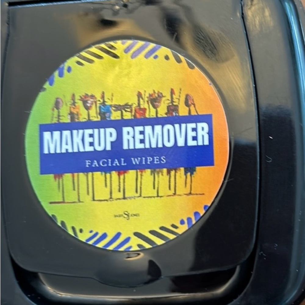 Sassy Jones Makeup Palette, Remover Wipes, Eyeliner, Setting Spray, Face Primer - Picture 3 of 8